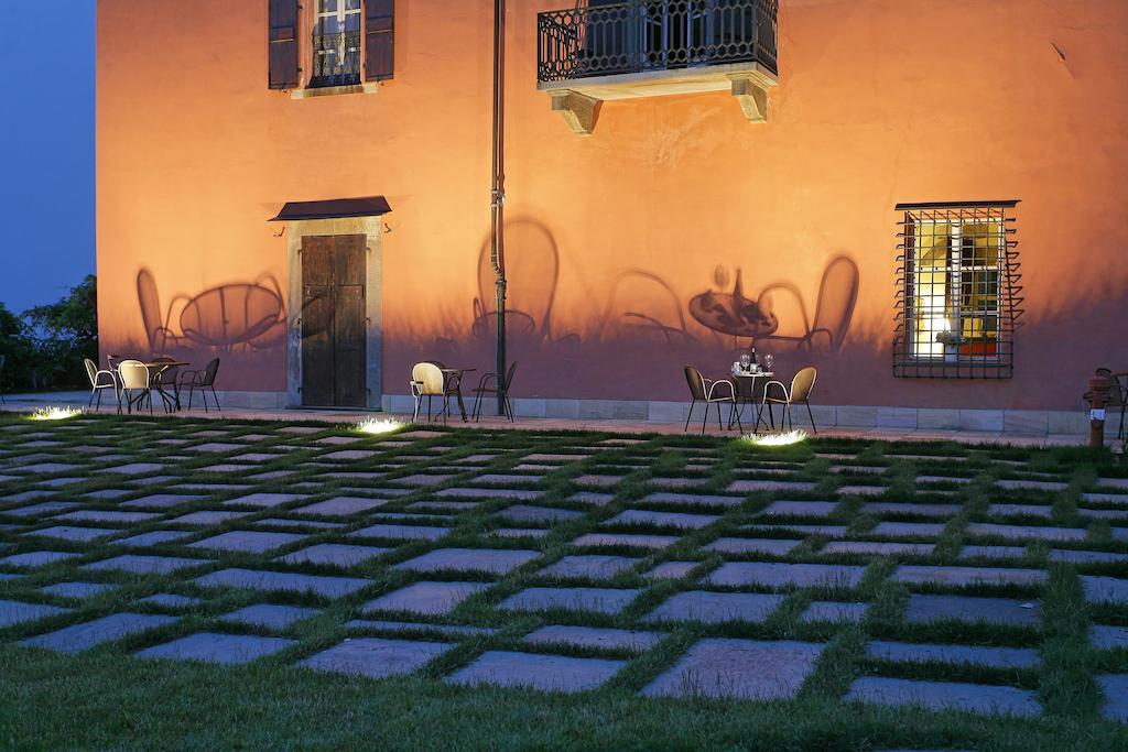Hotel Castello Rosso Costigliole Saluzzo Exterior foto